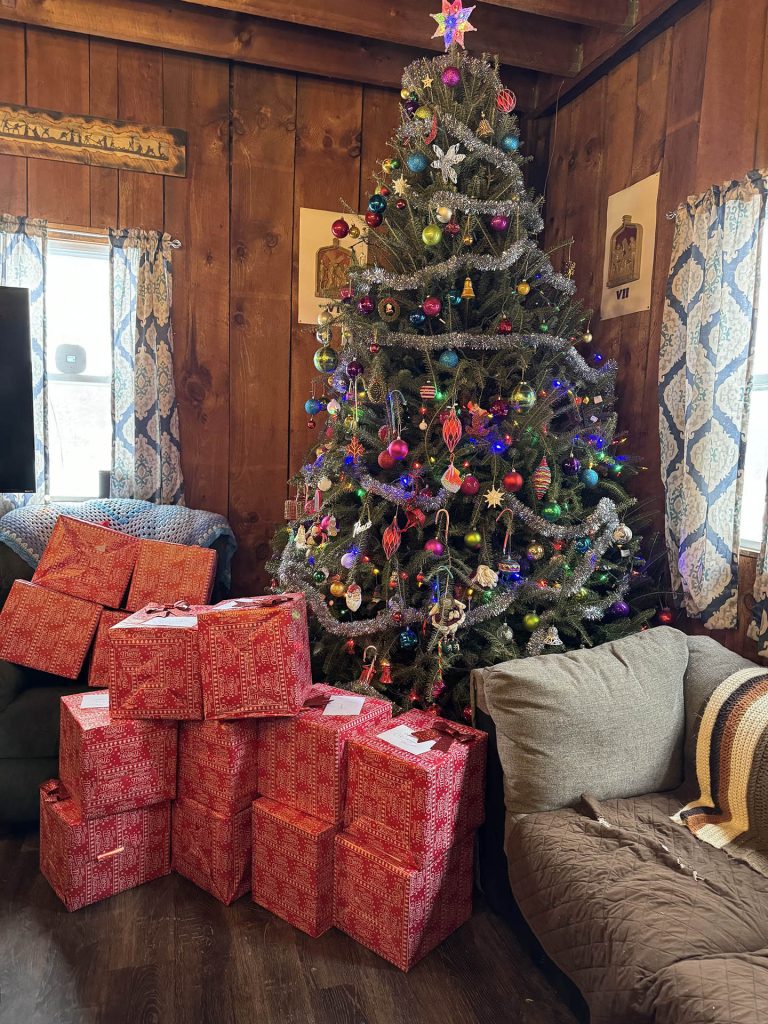 Christmas Tree with presents 